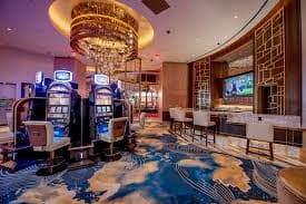 Qiu Qiu live dealer table on 35 togel with multiple player seats